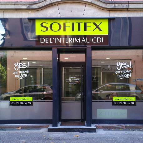 Marquages adhésifs sur vitrine